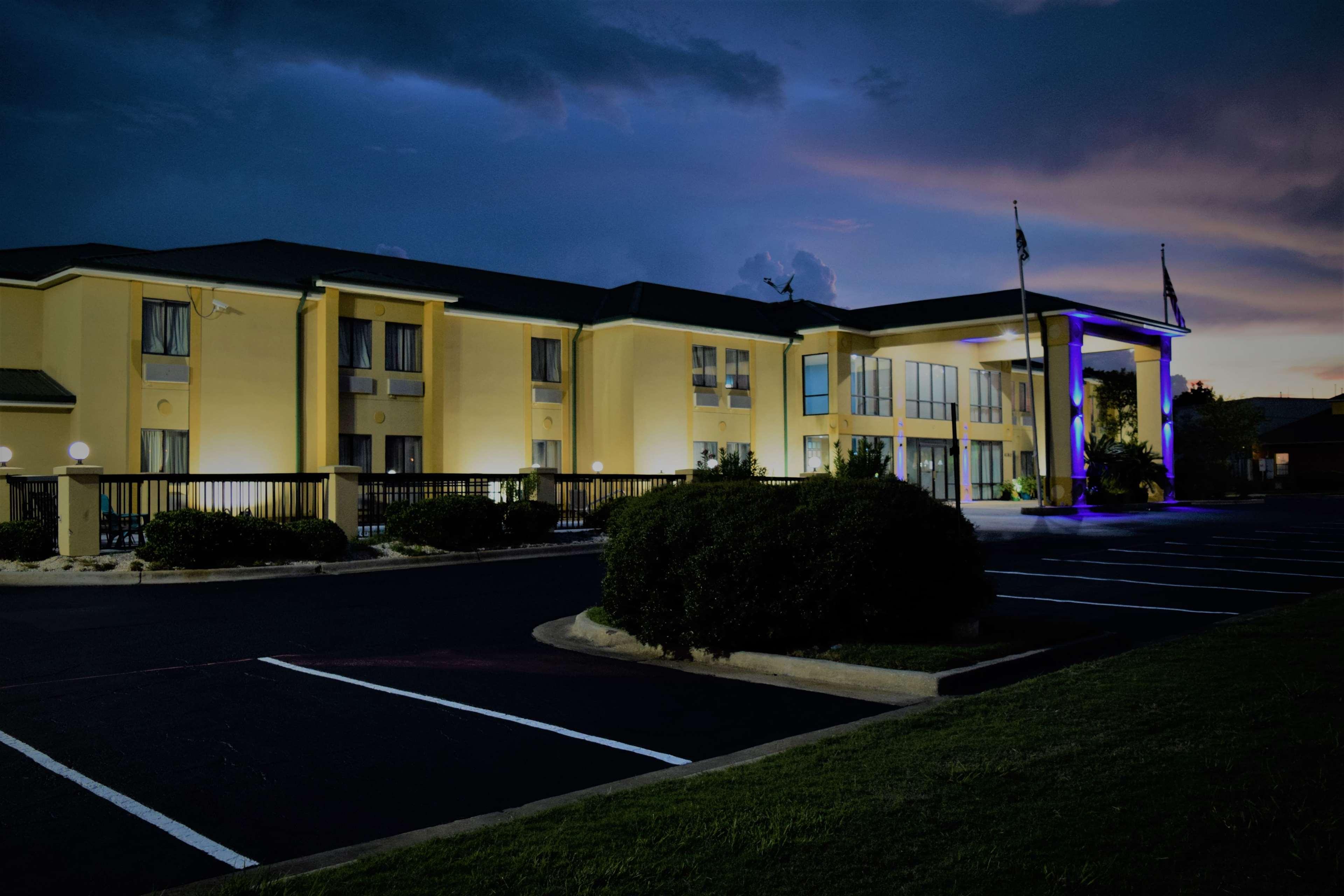 Days Inn By Wyndham Montgomery Exterior foto
